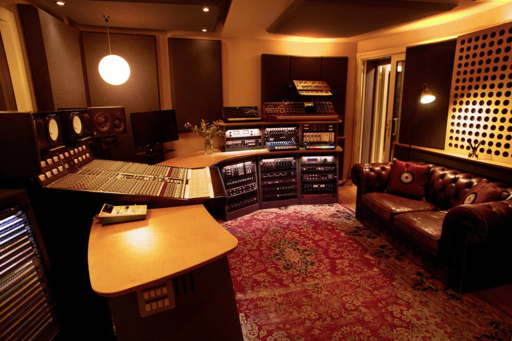 تاثیر محیط استودیو بر روی ضبط صدا 2 تاثیر محیط استودیو بر روی ضبط صدا